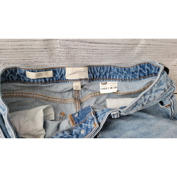 High-Rise Vintage Midi cut off Jean Shorts - Universal Thread Sz 8/29R - Picture 3 of 4